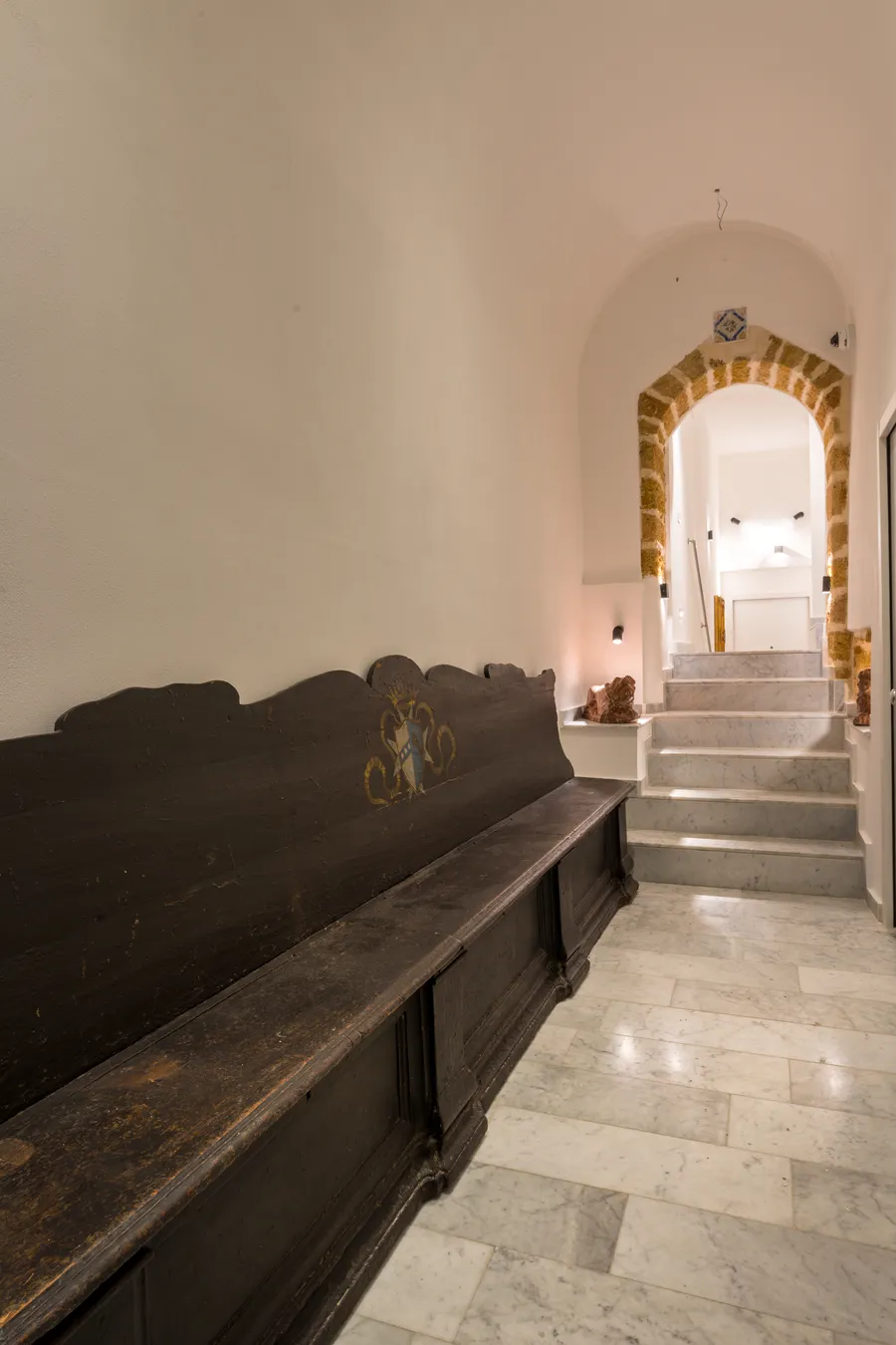 Historic antique chest Caminneci Palace - Rooms Apartment Palermo Sicily
